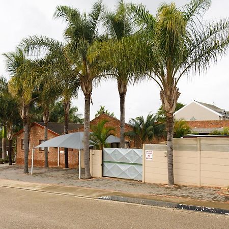 Rainbow Guest House&Tours Uitenhage Extérieur photo