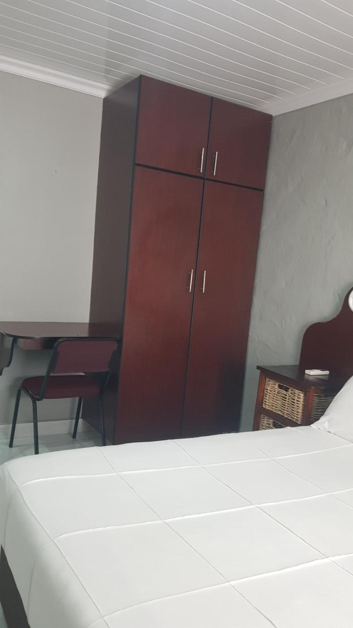 Rainbow Guest House&Tours Uitenhage Extérieur photo