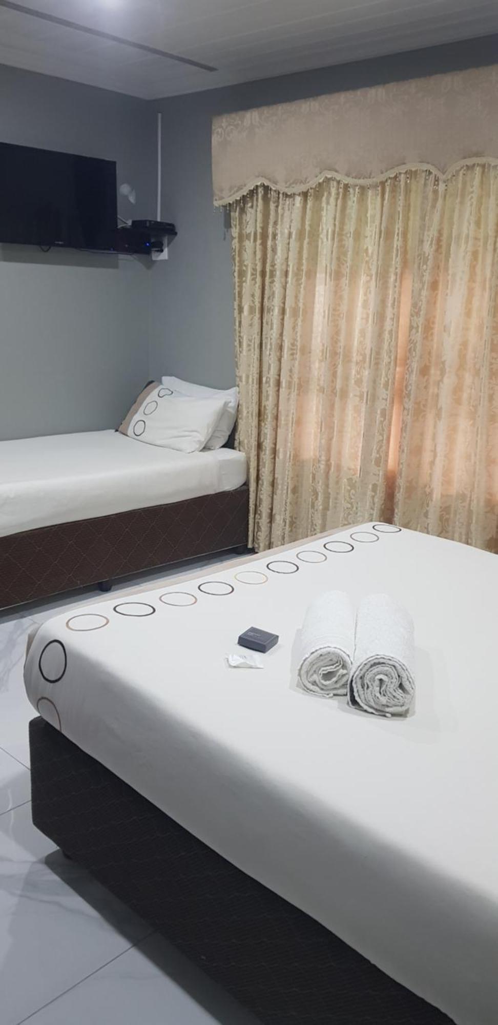 Rainbow Guest House&Tours Uitenhage Chambre photo