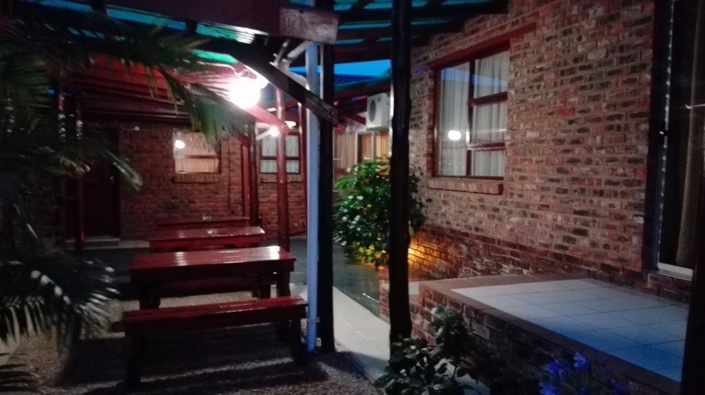 Rainbow Guest House&Tours Uitenhage Extérieur photo