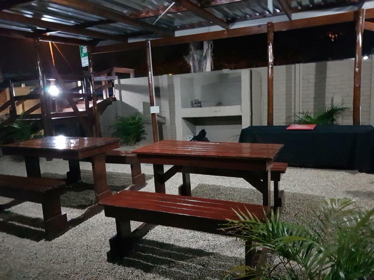 Rainbow Guest House&Tours Uitenhage Extérieur photo